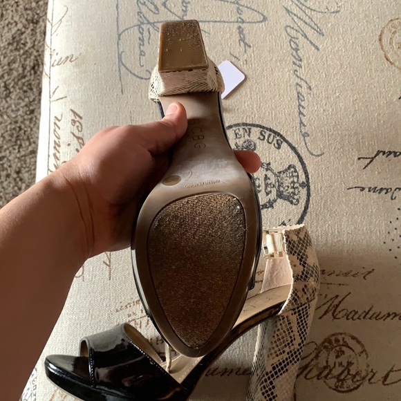 BCBG HEELS SIZE 8 - Picture 2 of 3